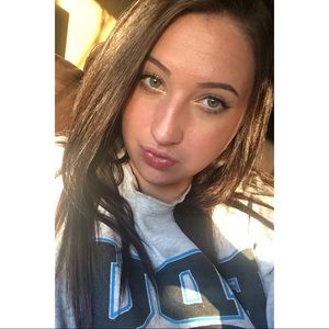 Meet your Posher, Claudia